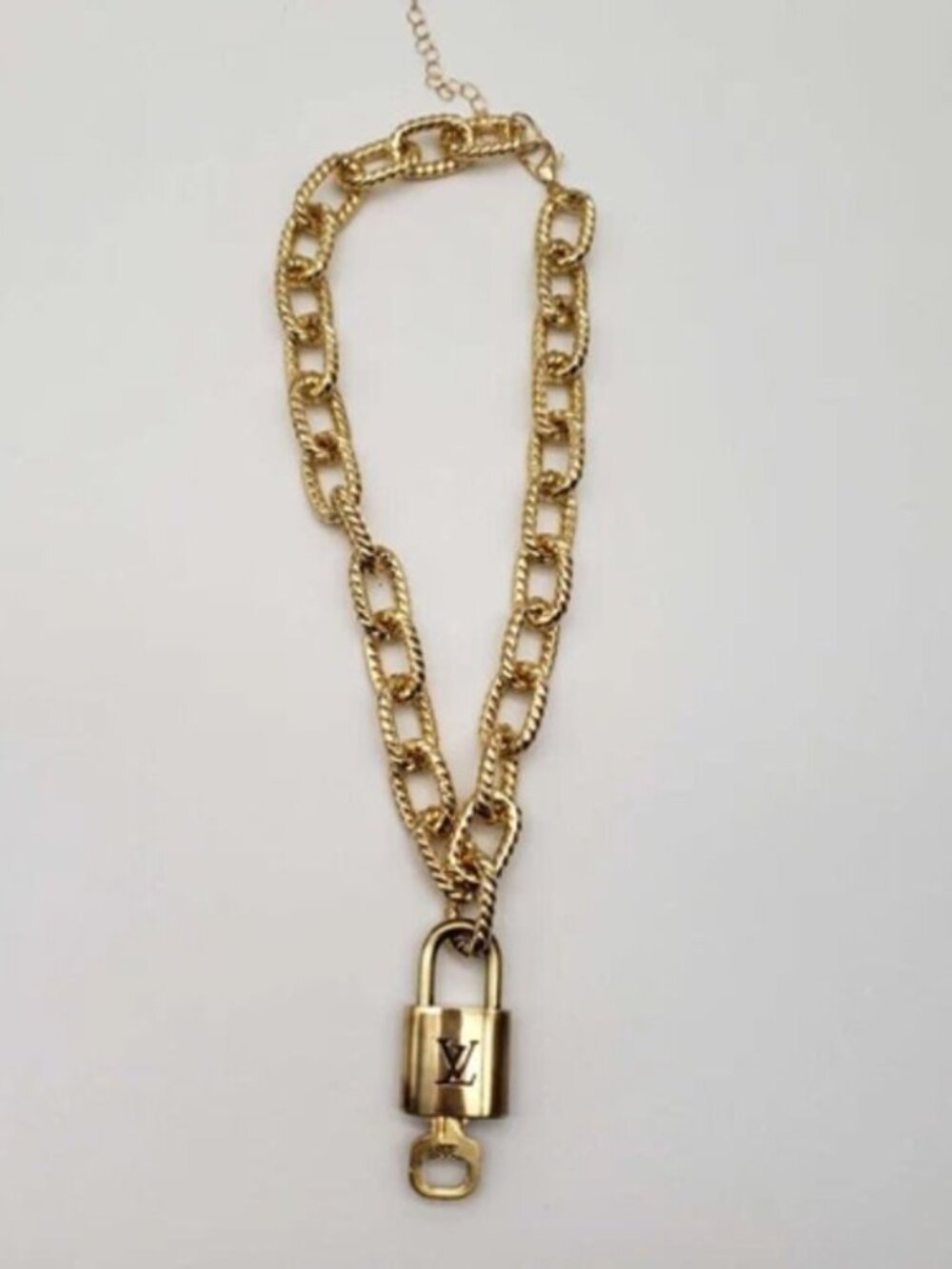Gold-Plated Necklace with Authentic Louis Vuitton Padlock - Picture 3 of 10